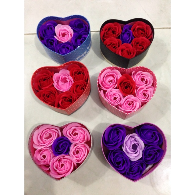 

Gift FLower atau Kado Valentine Day Full Bunga Size Small