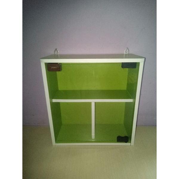 Kotak Obat Dinding Hijau