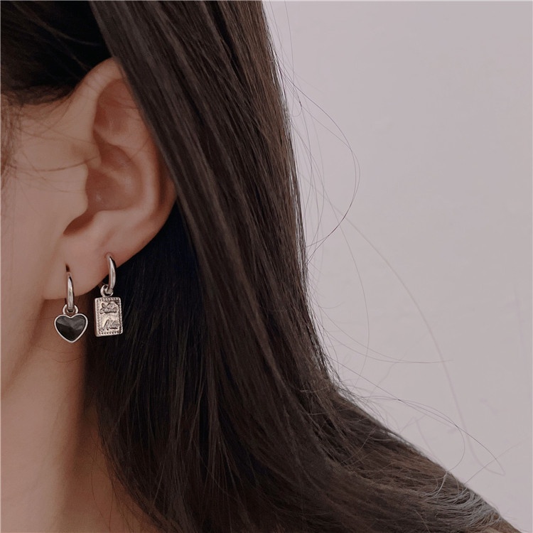 4 / 6PCs Anting Rantai Rumbai Desain Hati Cherry Beruang Warna Hitam Untuk Wanita