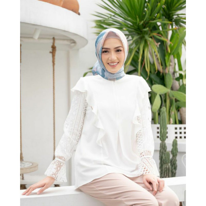 GARDENIA BLOUSE JASMINE WEARING KLAMBY