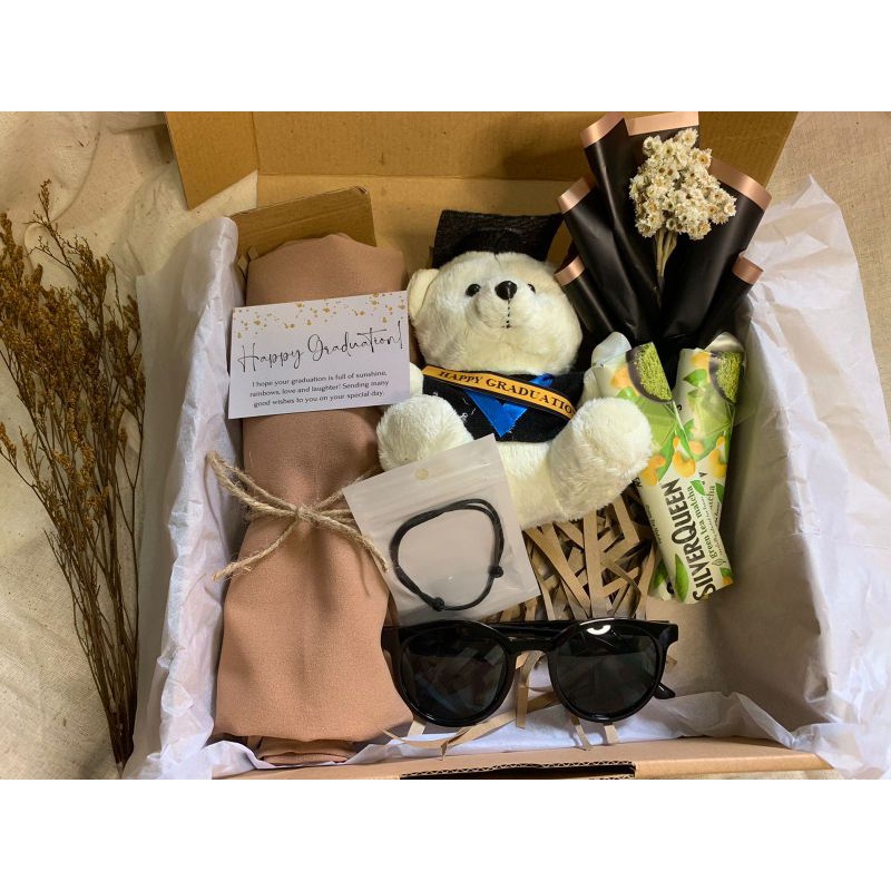 

GIFT BOX GRADUATION CEWEK|HAMPERS GRADUATION|KADO WISUDA CEWEK|HAMPERS CEWEK|KADO SEMPRO