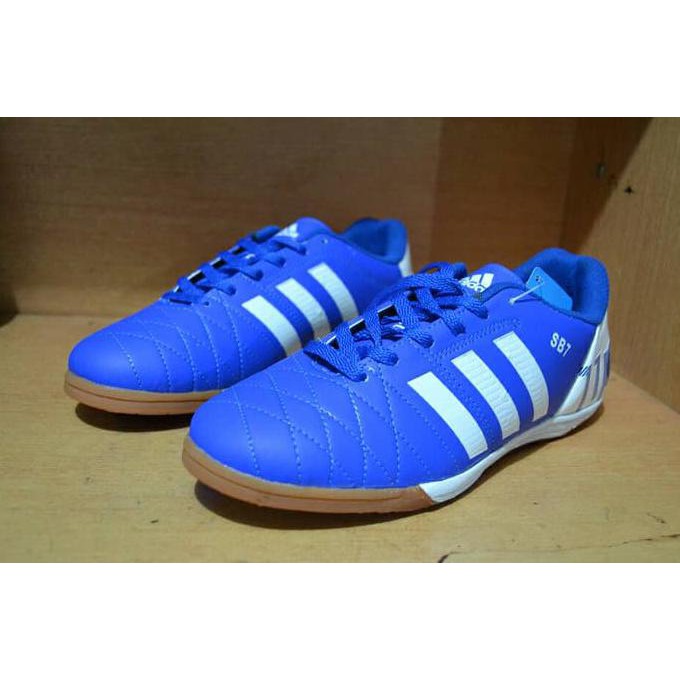 More Walk Sepatu Adidas Futsal / Football / Bola / Nike / Puma / Kappa / Specs