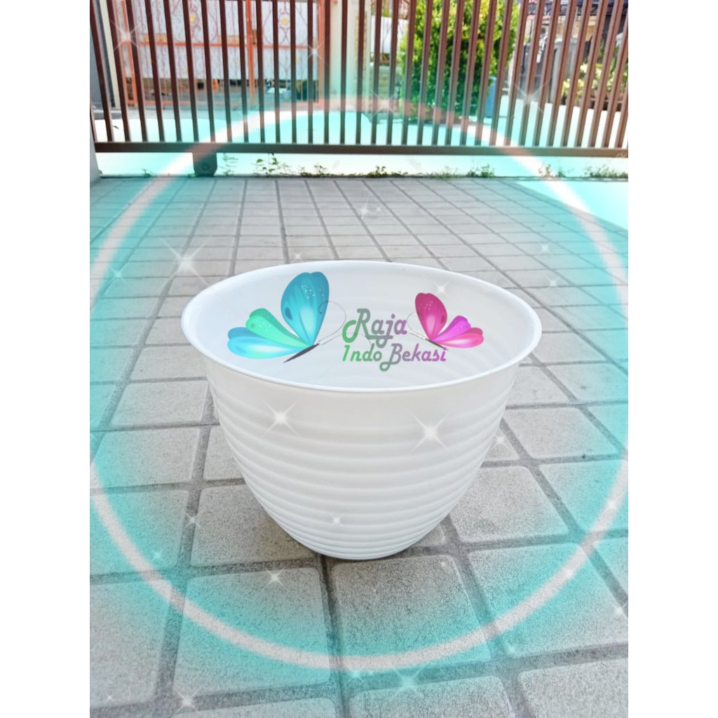 Pot Goccie 26 Putih 22cm Motif Tawon Pot Hias Bunga Plastik 22 Cm Mirip Tawon Pot Tanaman Aglonema