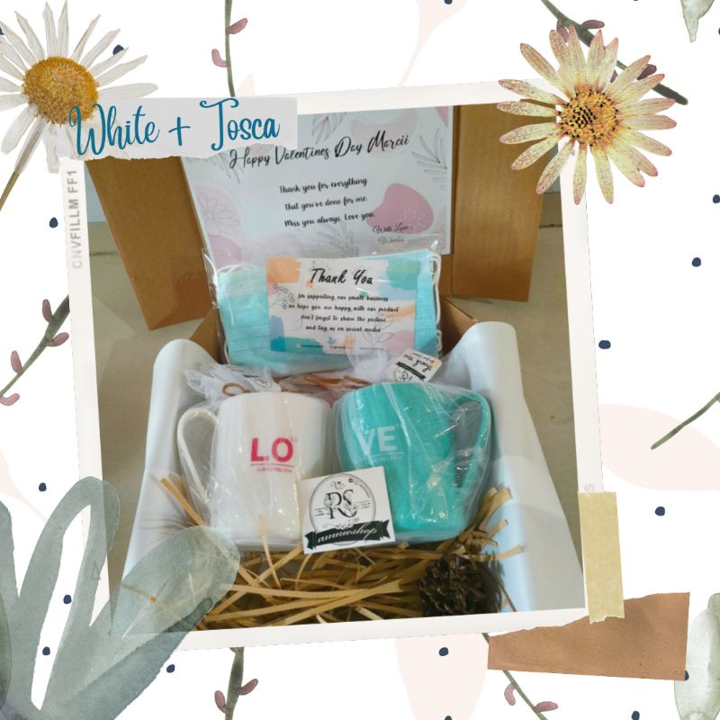 

HAMPERS MUG PLASTIK COUPLE LOVE WHITE TOSCA PAKET KADO GIFT BOX NIKAH WEDDING ANNIVERSARY BIRTHDAY GIFTBOX | IMLEK | LEBARAN