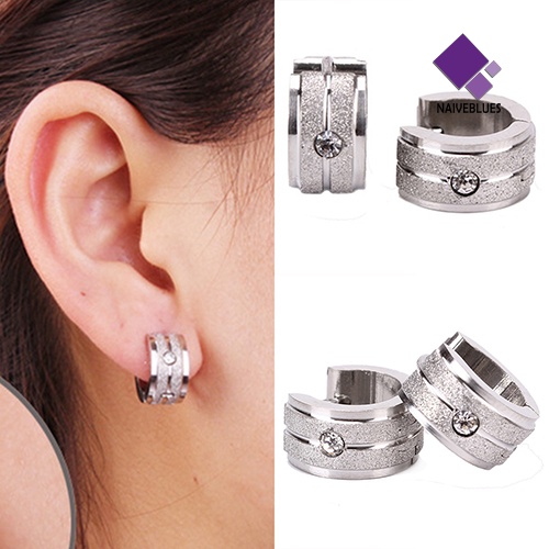 1 Pasang Anting Hoop Bahan Titanium Steel Aksen Berlian Imitasi Gaya Punk Untuk Pria Dan Wanita