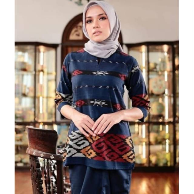 Blus tenun motif toraja biru dongker H100