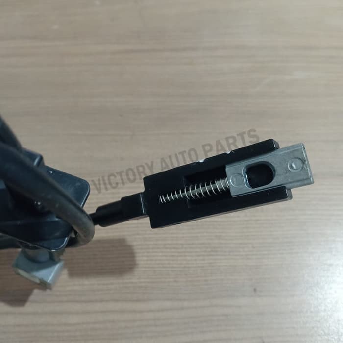 Tali Kabel Tarikan Bagasi Tangki Tutup Bensin Suxuki SX4 X-Over X Over Cross Over Asli ORI COPOTAN