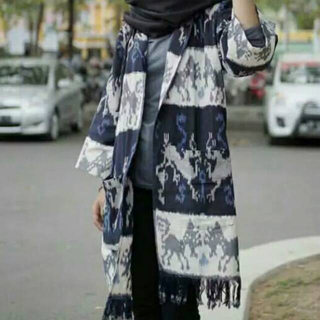 Outer Tenun Halusan Motif sumba