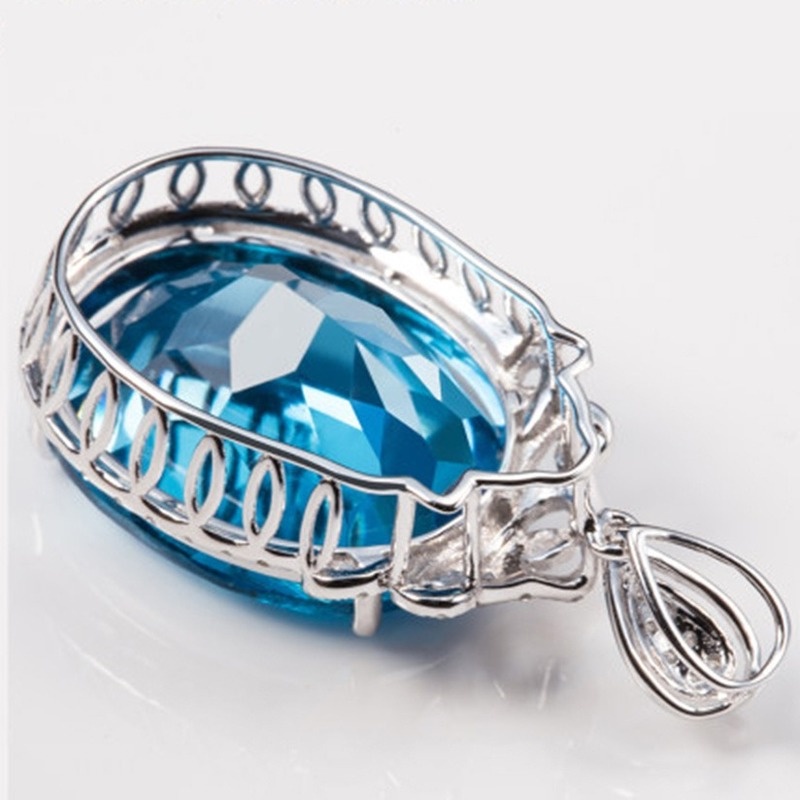 [Ready Stock]Fashion New Inlaid Blue Gem Pendant Silver Plated Necklace