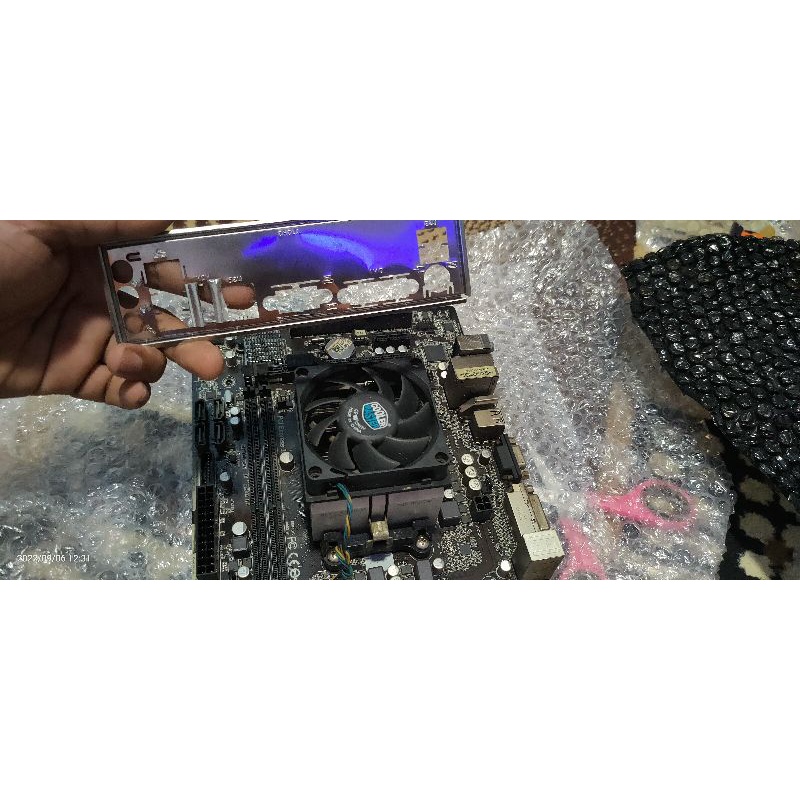 Mobo asrock + back panel -A8 7600K