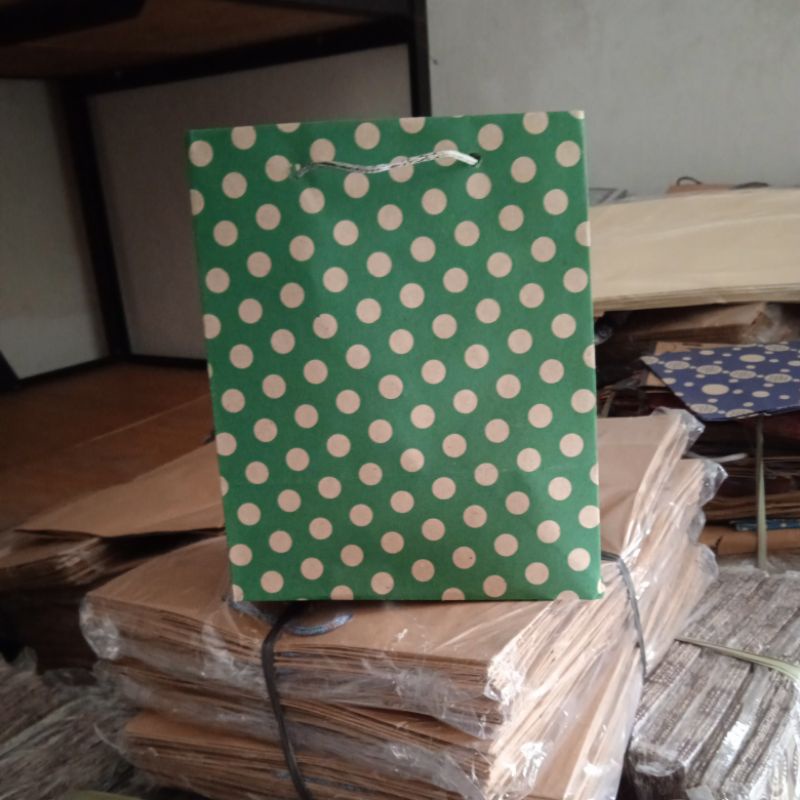 paper bag tas kertas R5  polkadot (18x10x22) (0101)