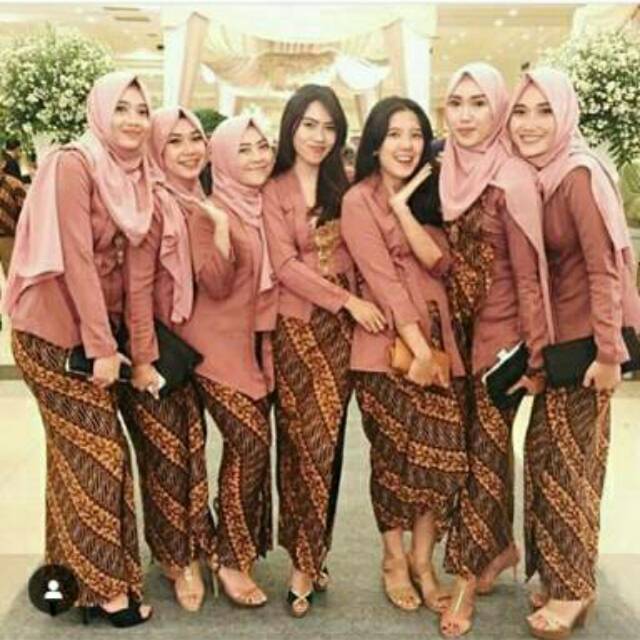SET KEBAYA KUTUBARU VINTAGE SERAGAM BRIDESMAIDS CORAL SOGAN BATIK