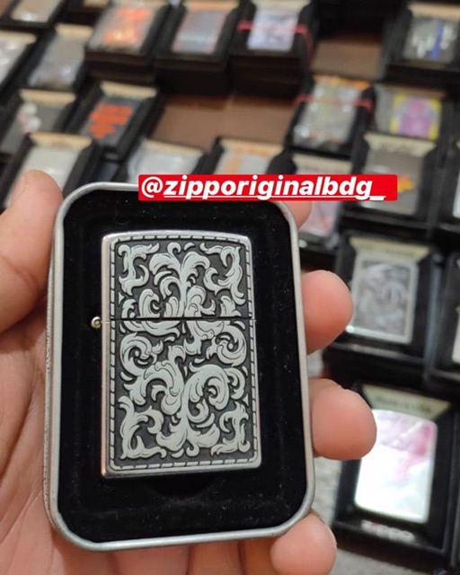 Zippo Marlboro silver strom