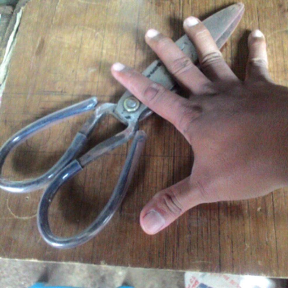 

gunting serba guna DOKO