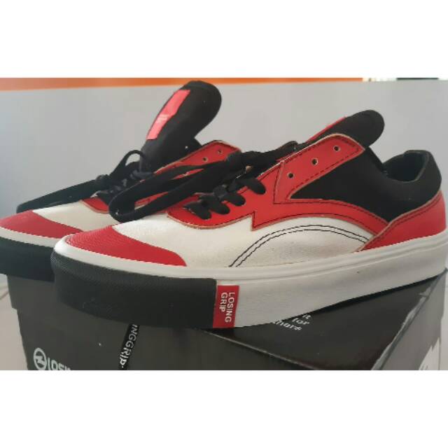 Losing Grip Low redblack