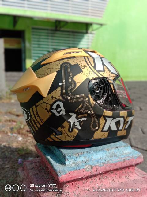 HELM KYT RC SEVEN  SERI 17 BLAK DOF/GOLD  dan MOTIP LAIN PAKET GANTENG-1