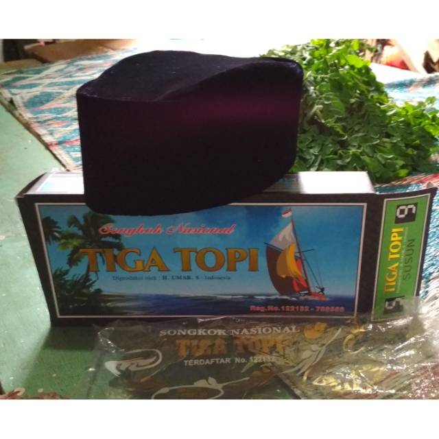 SONGKOK PECI TIGA TOPI
