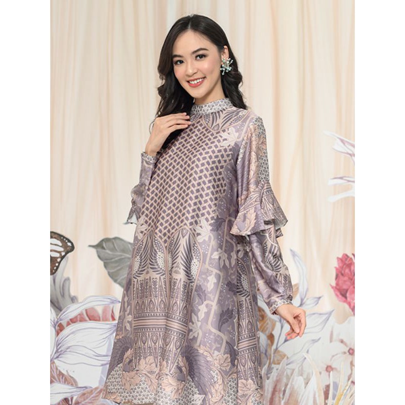 celebes tunic in evening haze size XL wearing klamby