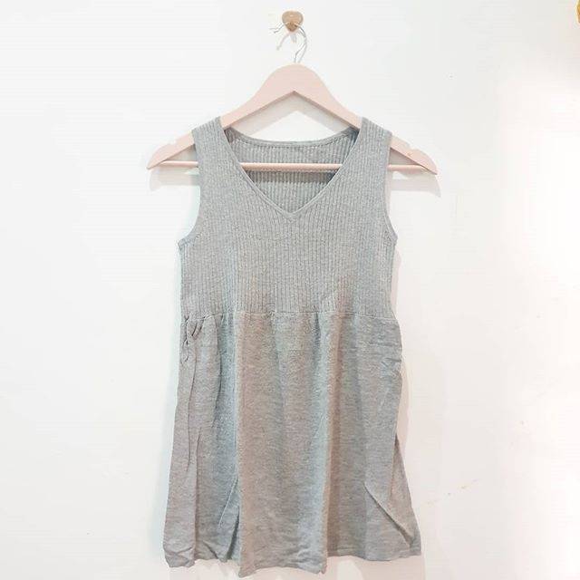 Sleeveless top preloved