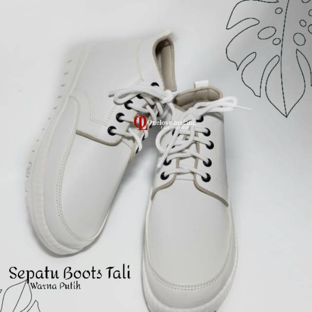 SEPATU BOOTS WANITA DARI ONE LOVE WARNA PUTIH