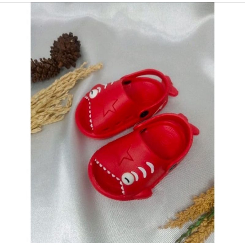 Sandal motif Hiu Anak Uk 20-25