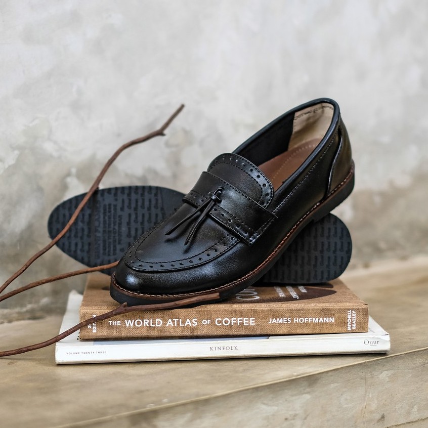 Pietra Black | Sepatu Hitam Tanpa Tali Loafers Pria Casual Kerja Formal Kantor Laki | Giant x FORIND