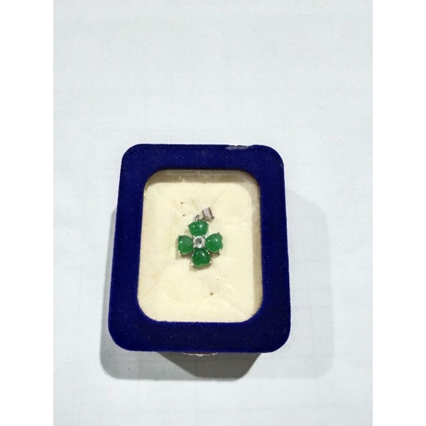 Mata liontin batu giok sintetis model bunga