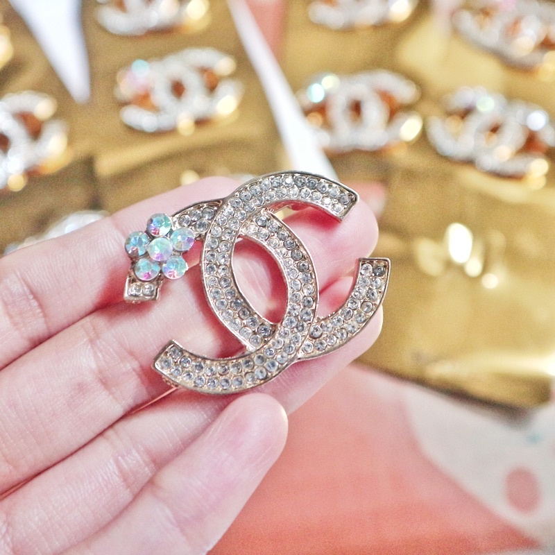 Brooch / bros cantik / bros jilbab / bros murah / bros murmer / bros love / bros geometri / Bros Mewah Bros Elegan Bros Hijab Bros Kebaya Bros Dada bros Tuspin Bros Pin Btrooch Korean Style Brooch AKsesories Jilbab Accessories BRS-B02 Bros Daily BZO-CHS-PUFLOW