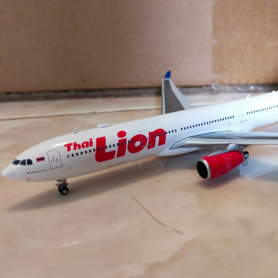 mainan diecast pesawat JC Wings Thai Lion Air Batik Livery Airbus A330-300 1:400