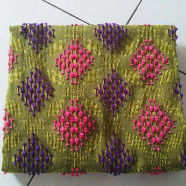 Kain tenun sutra bulu