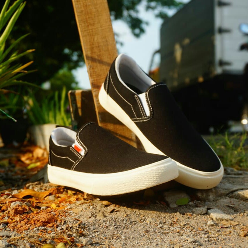 SEPATU WARRIOR SLIP ON ARTHUR // 100% ORIGINAL BNIB