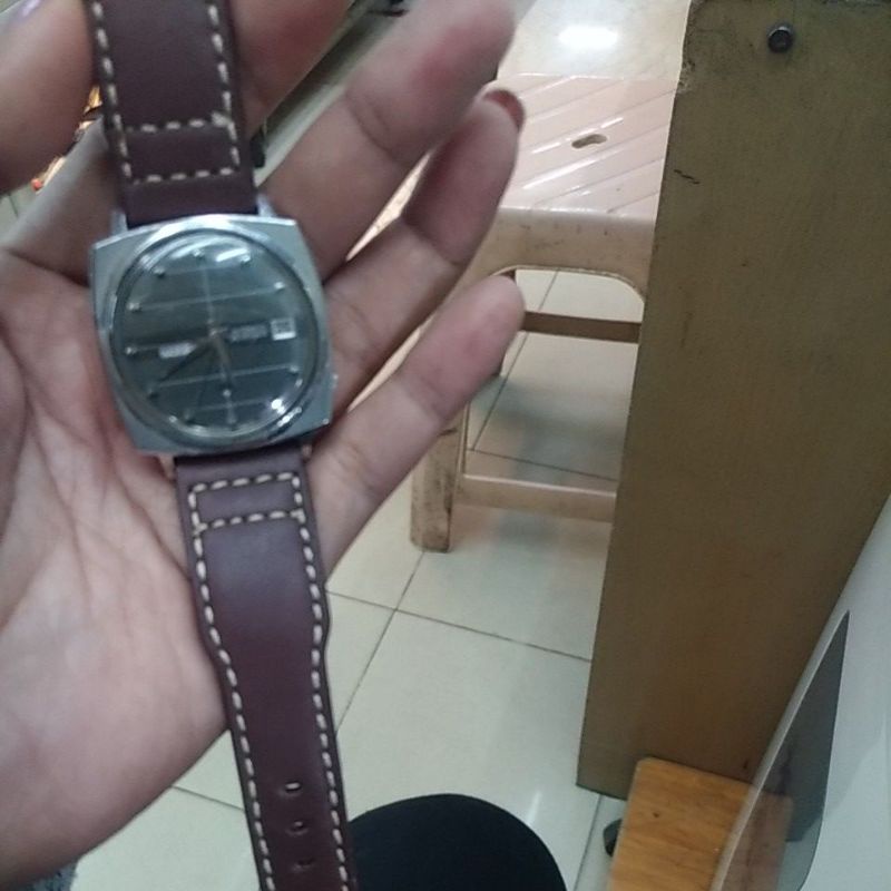 jam tangan dan kacamata second ori