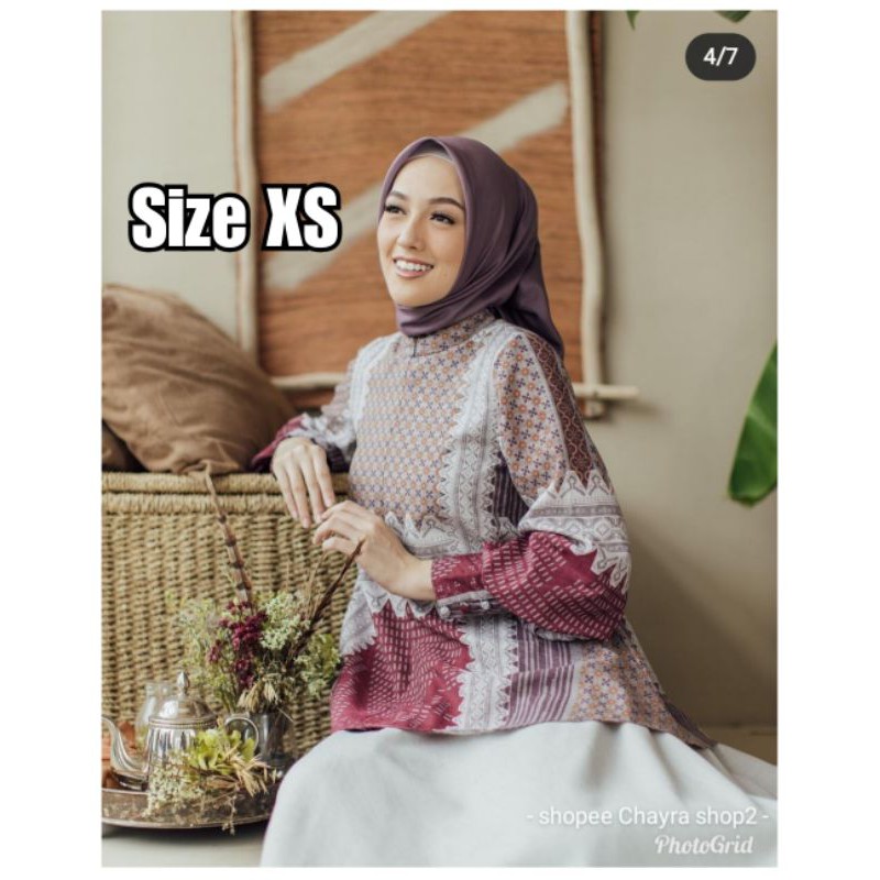 Nawa blouse wearing klamby
