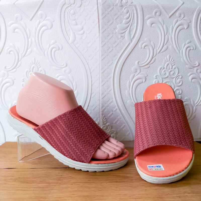 SANDAL WANITA RAJUT/ KICKERS SLOP RAJUT