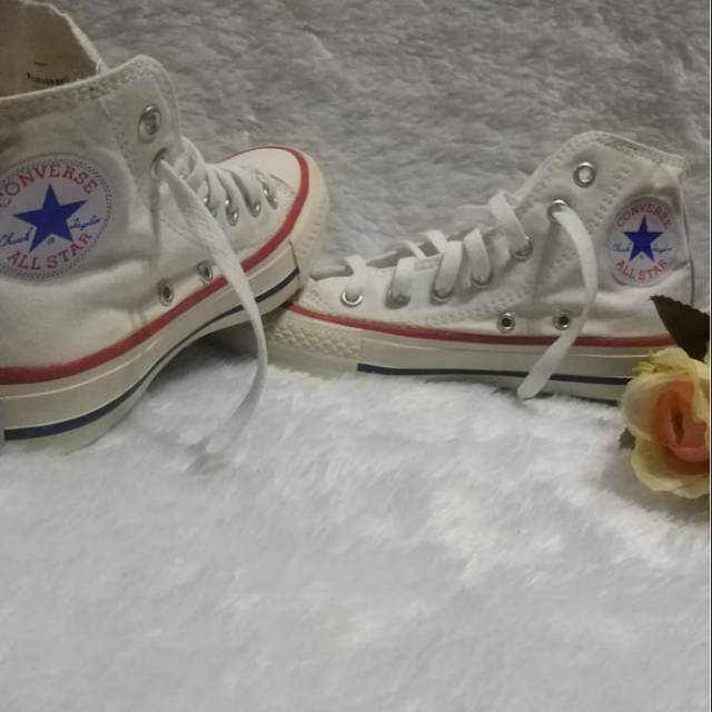 Sepatu Converse Putih