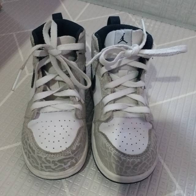 Preloved sepatu anak nike jordan