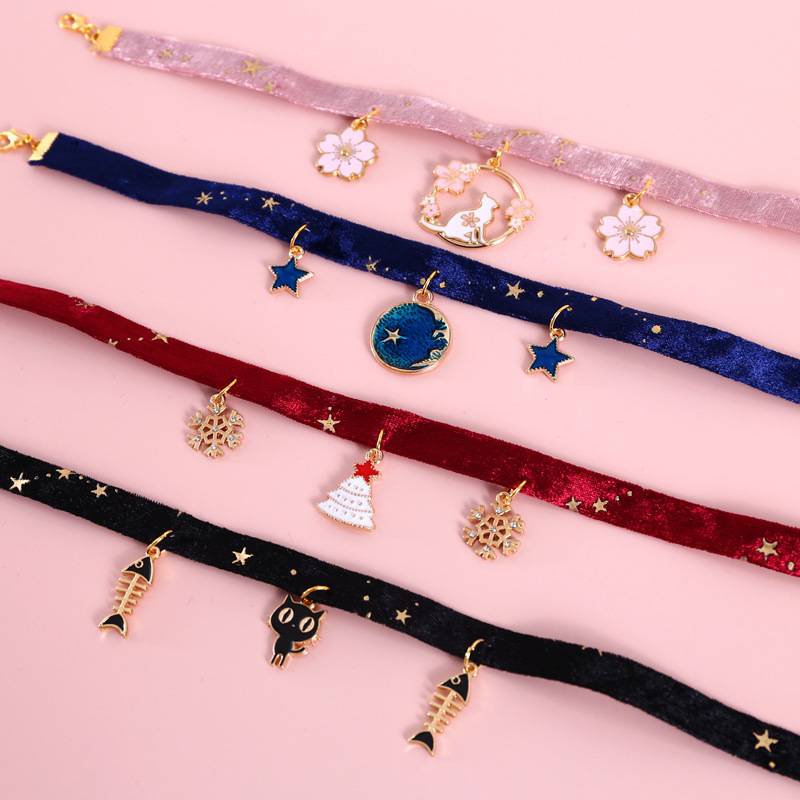 Kalung Collar Adjustable Bahan Velvet Motif Bunga Snowflake Untuk Anjing / Kucing