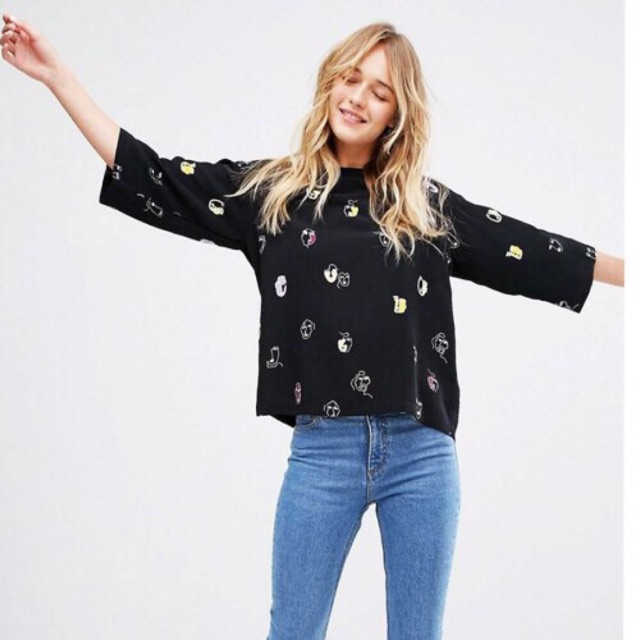 Monki Oversized Face Top [ New ]