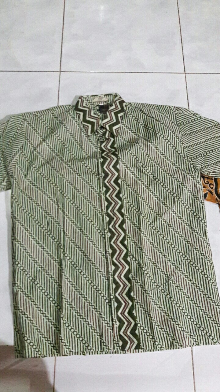 Batik Trusmi Hem Batik Pria Lengan Pendek Motif Parang Kecil