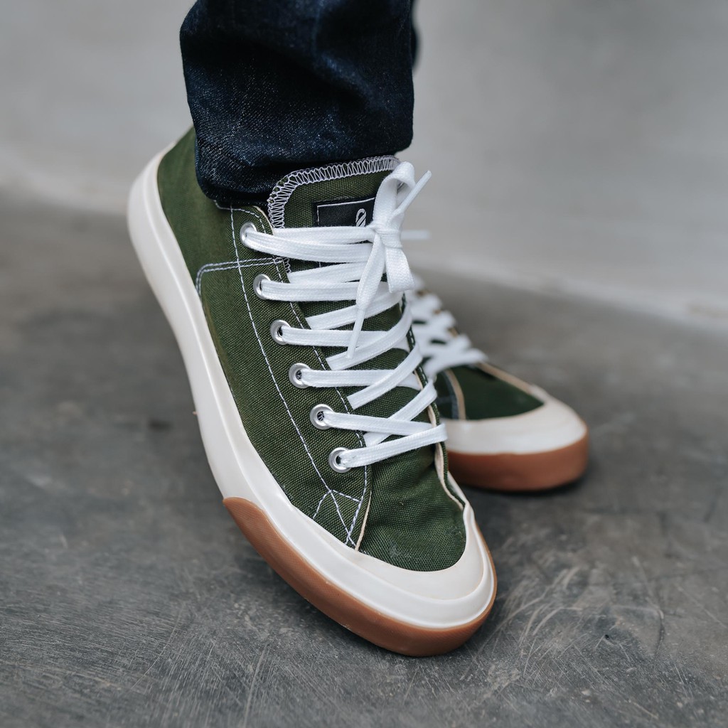 Earth Classic Green Sepatu Sneakers  Pria Vulcanized 