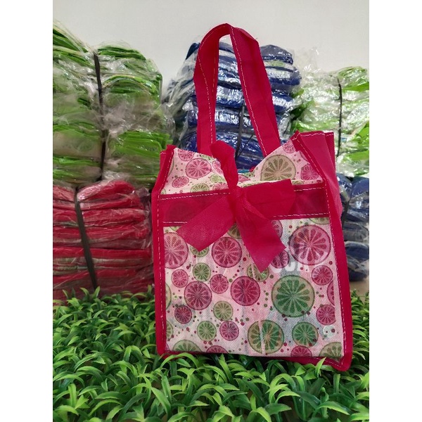 

TAS KOSMETIK / TAS SPUNBOND MINI UK 17 x 10 x 20 (isi 12 Pcs)