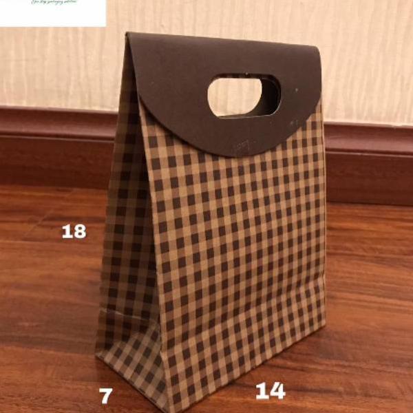 

Paperbag Tutup S 14x7x18 Motif Tas Kertas Goodie Bag Shopping Souvenir