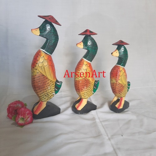 Patung Bebek Topi dan Bebek Renang 1 Set (3 pcs) Bahan kayu