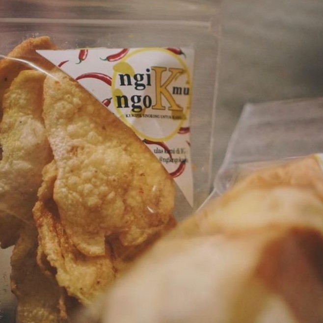 

NGINGOKMU keripik singkong geprek Malang rasa pedas asin