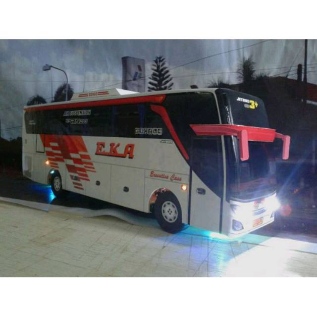 Miniatur bus EKA