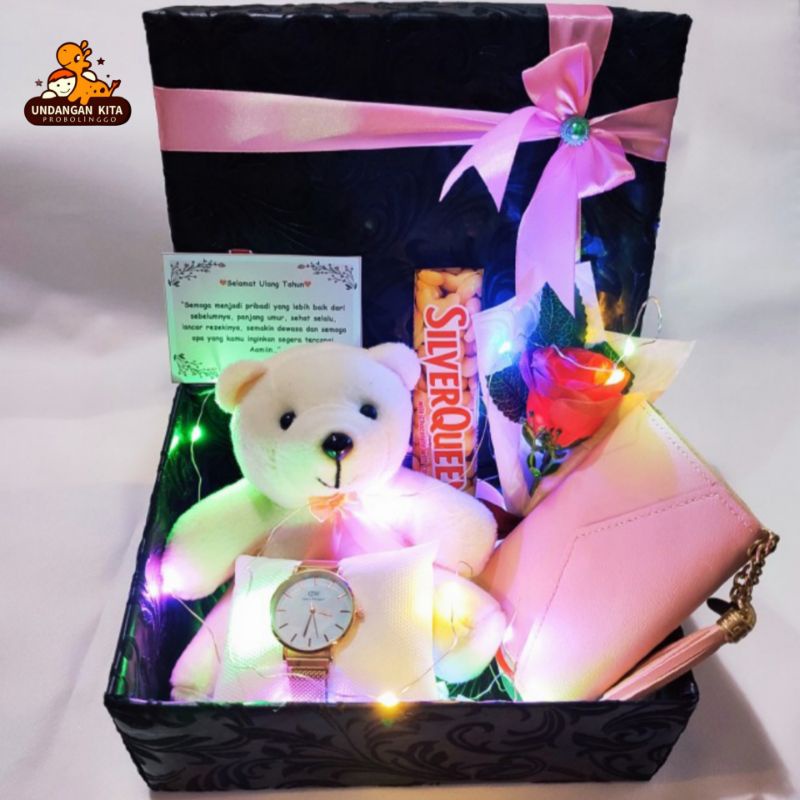 

Kado Ulang Tahun Hadiah Anniversary