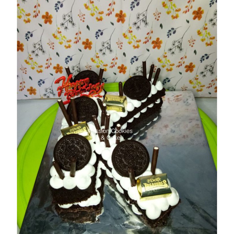 

Monogram Cake Brownies Premium uk 20cm