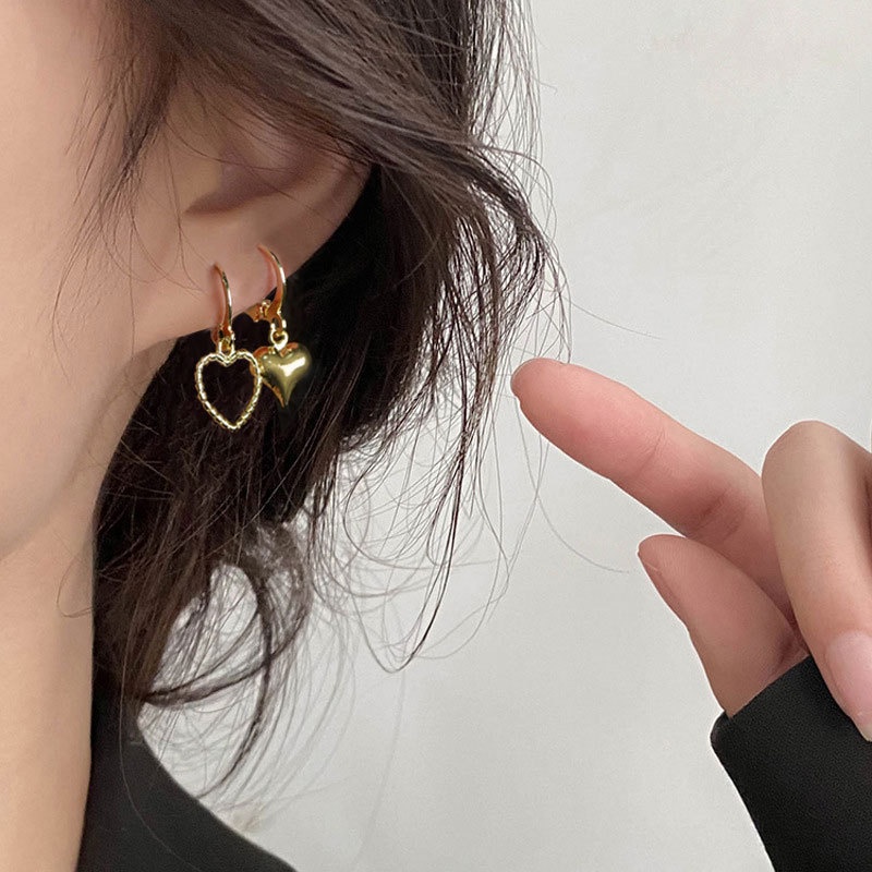 Anting Tusuk Asimetris Model Hati Hollow Gaya Retro Simpel Untuk Wanita