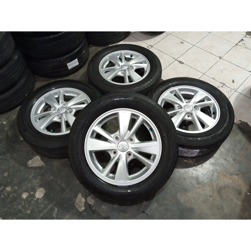Velg Mobil Bekas Oem Avanza Veloz Ring 15 Pcd 4x114 Plus Ban 185/65 R15