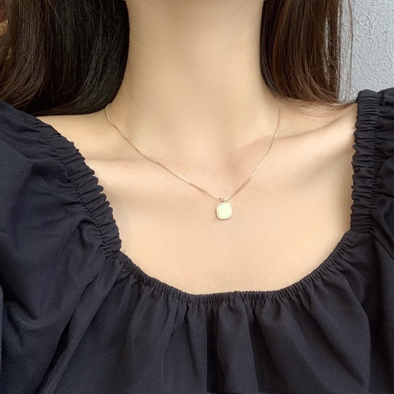 Kalung Rantai Dengan Liontin Bentuk Kotak Gaya Retro